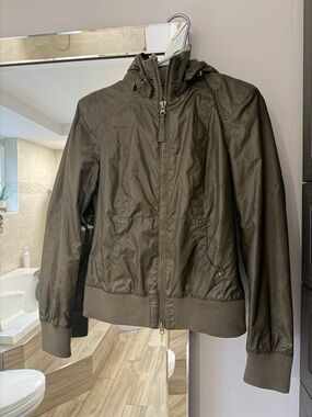 Mackagw Olive Green Hooded Lightweight Jacket